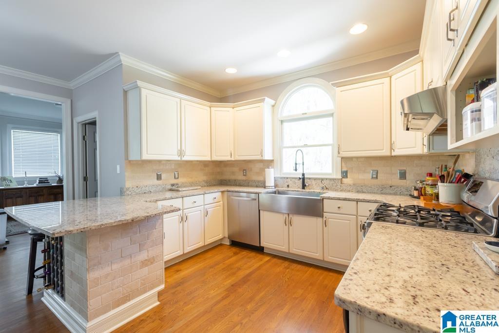 Image 2: Kitchen