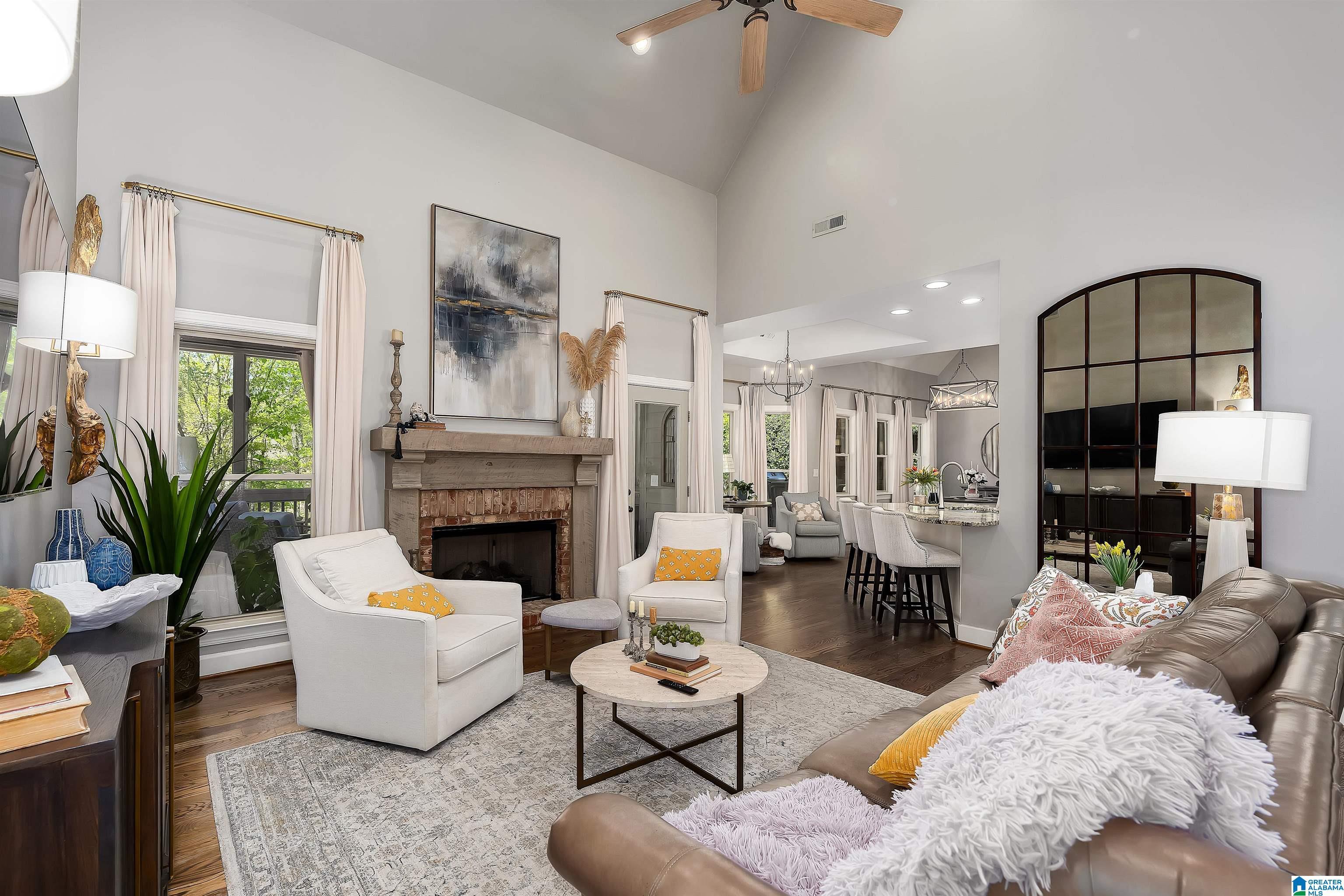 Image 2: Living Room