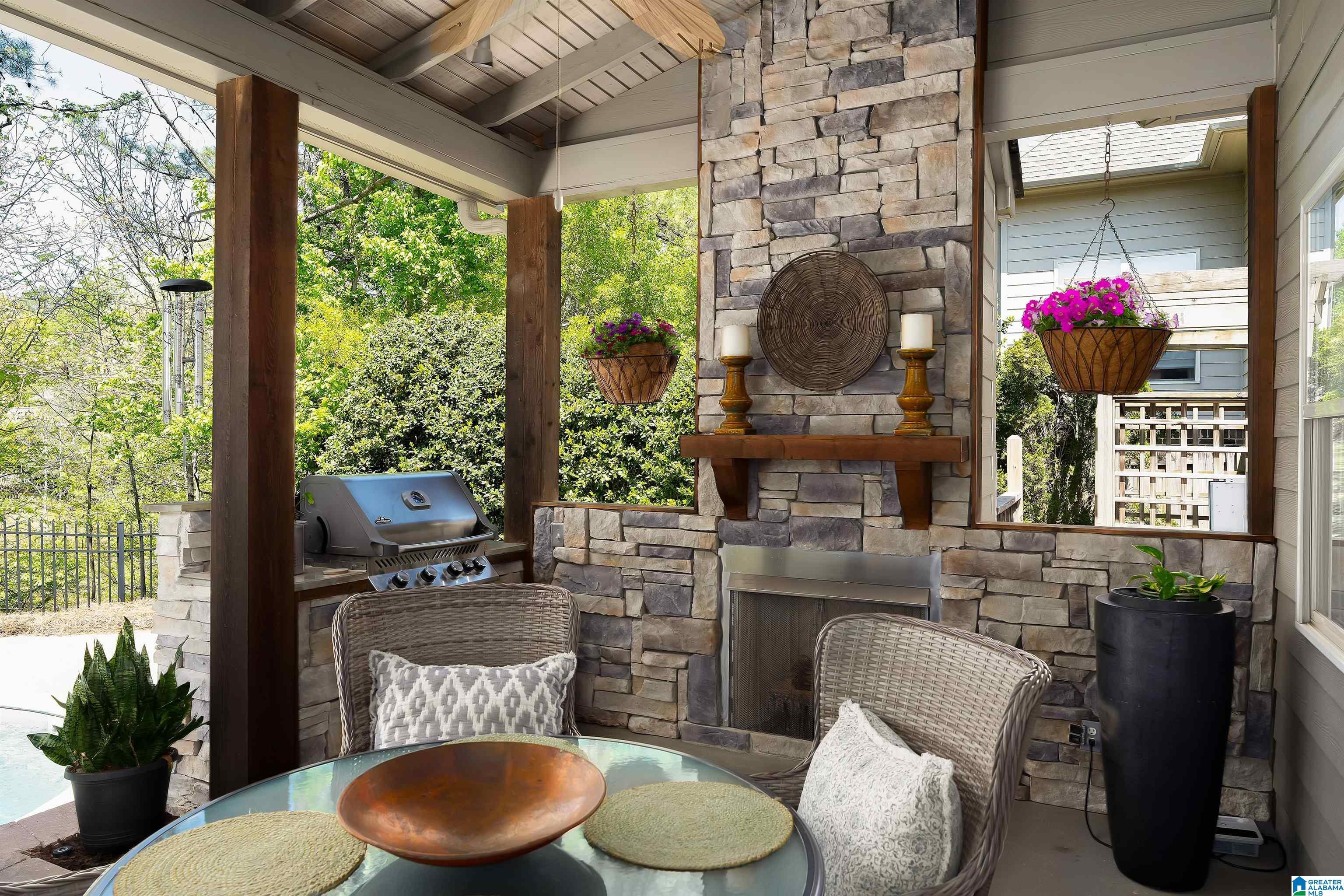 Image 4: Covered Patio