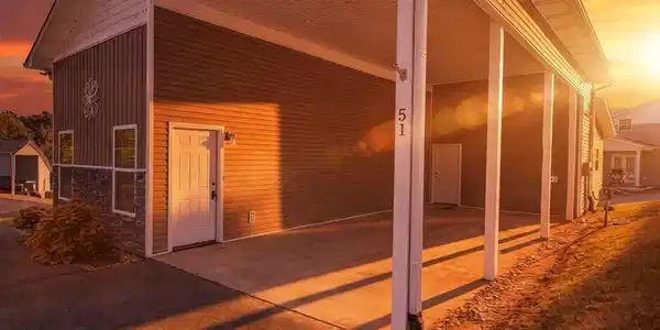 Image 4: Stable