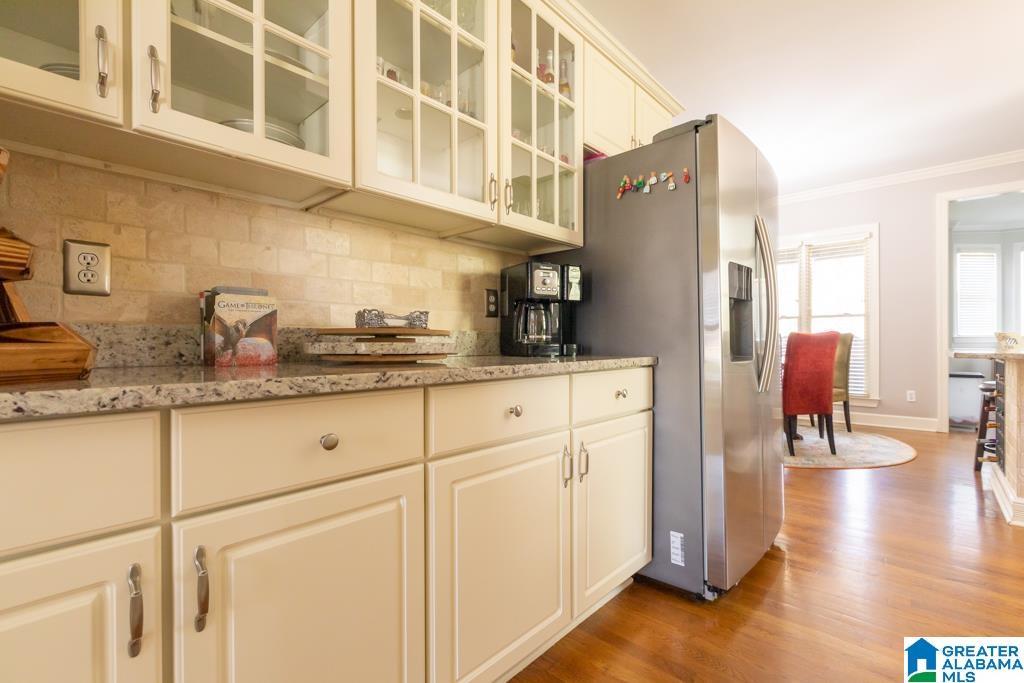 Image 3: Kitchen