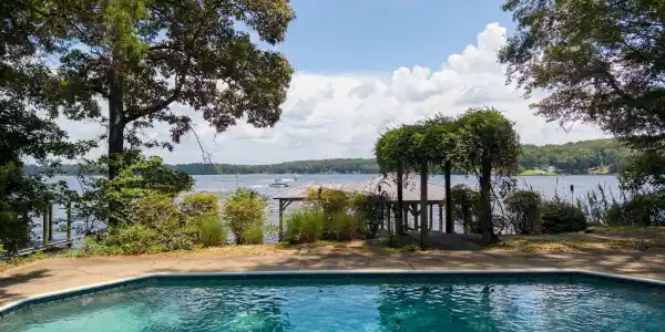400 RIVER OAKS DRIVE