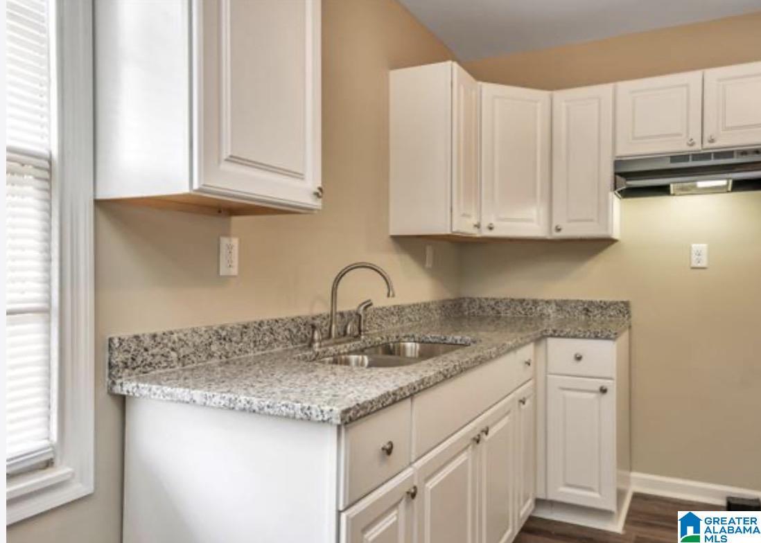 Image 2: Kitchen