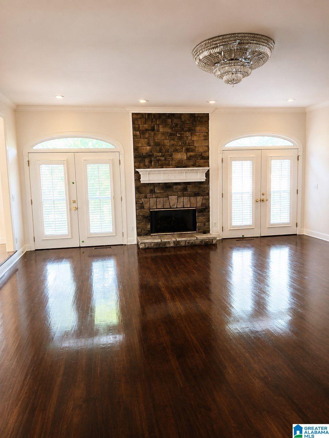 Image 3: Living Room