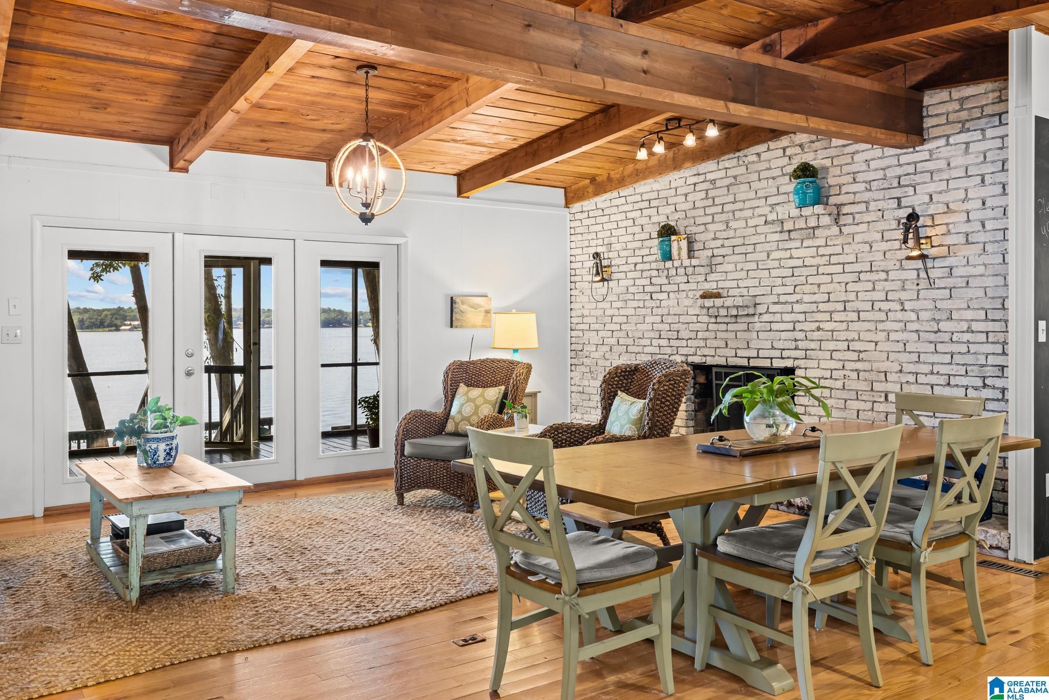 Image 4: Dining Area