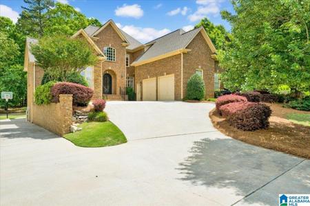 912 TRINITY COURT