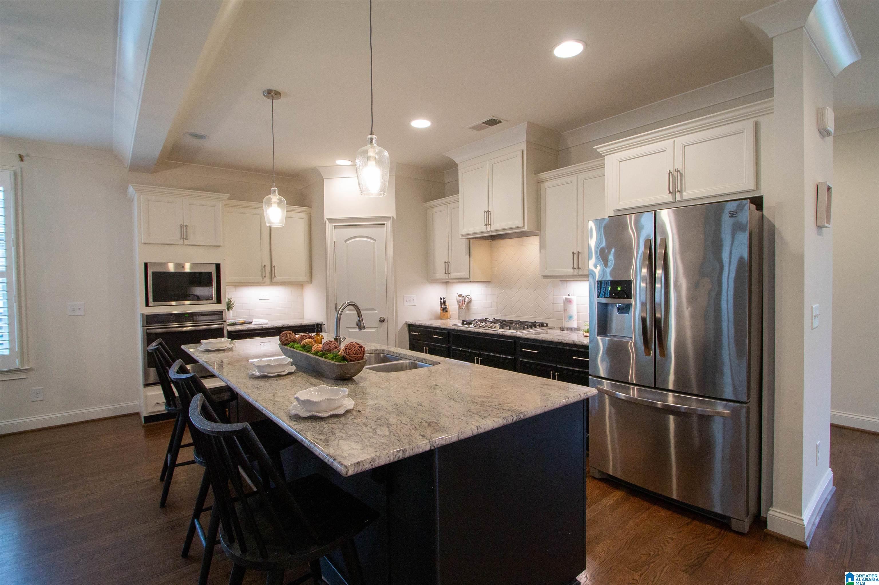 Image 4: Kitchen