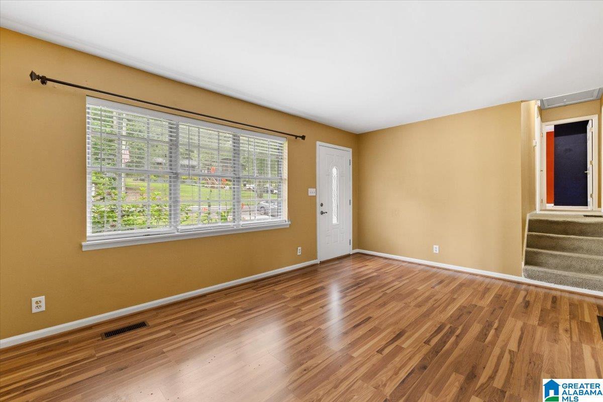 Image 3: Living Room
