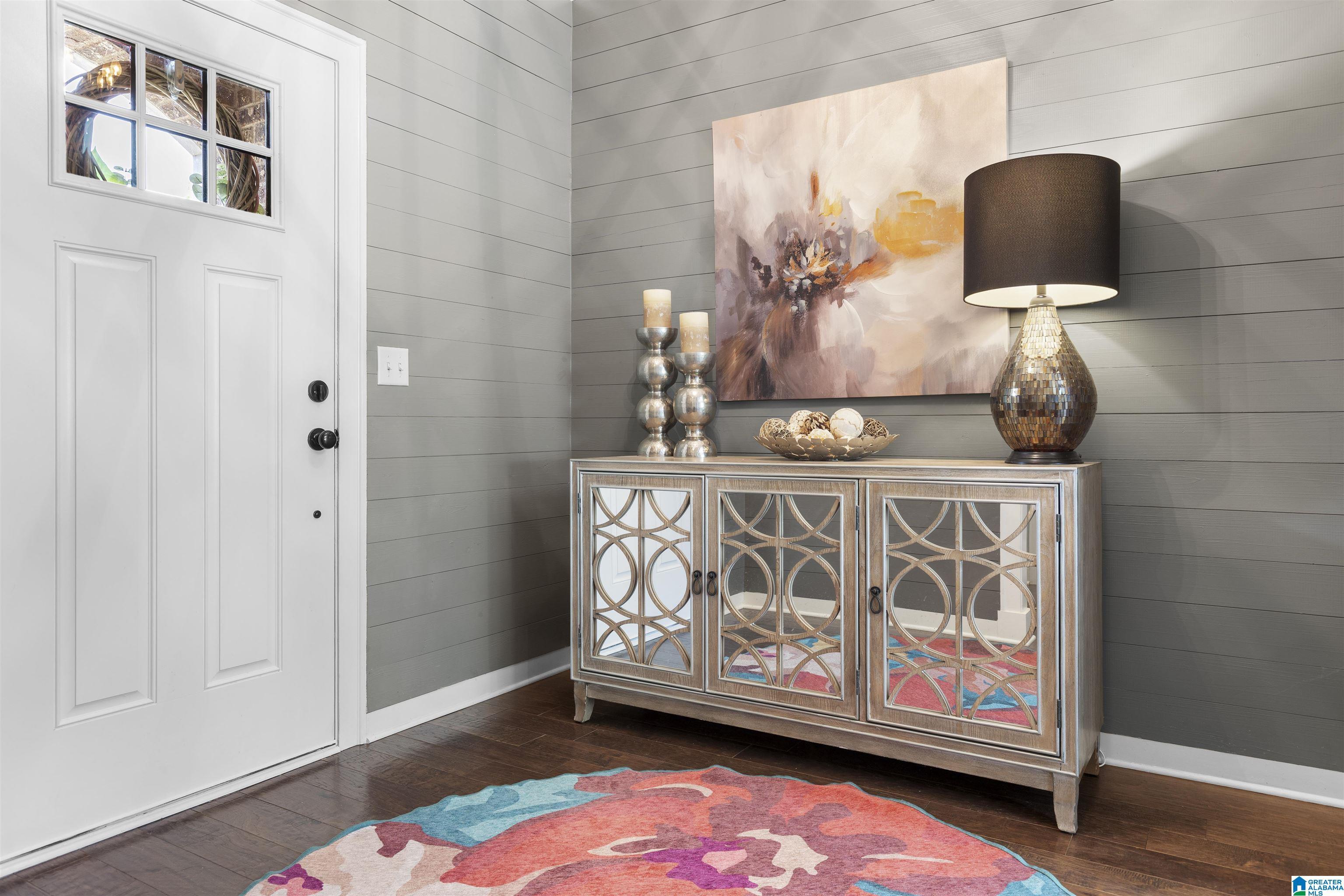 Image 3: Foyer