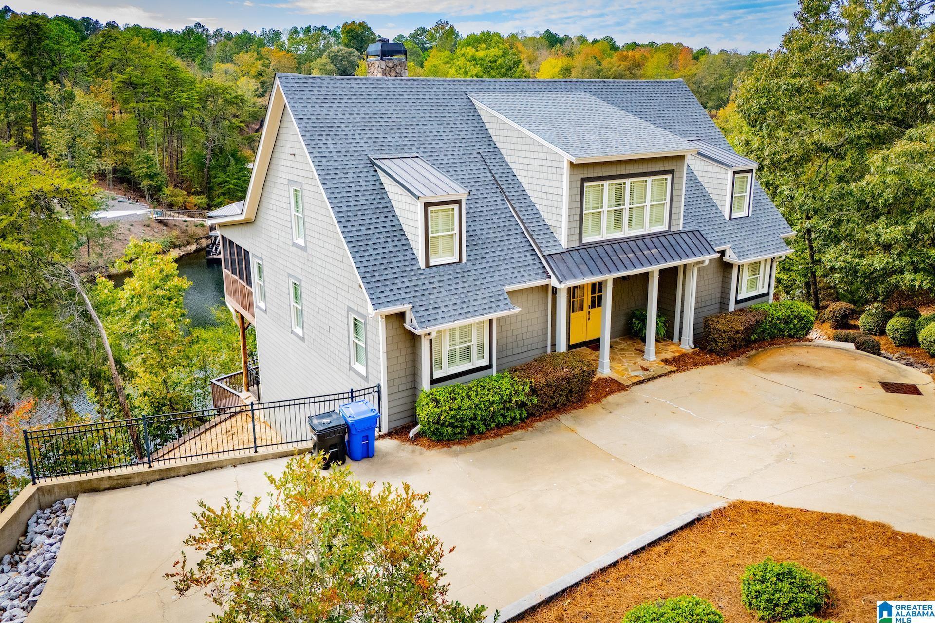 Image 2: CUSTOM BUILT LAKE HOME