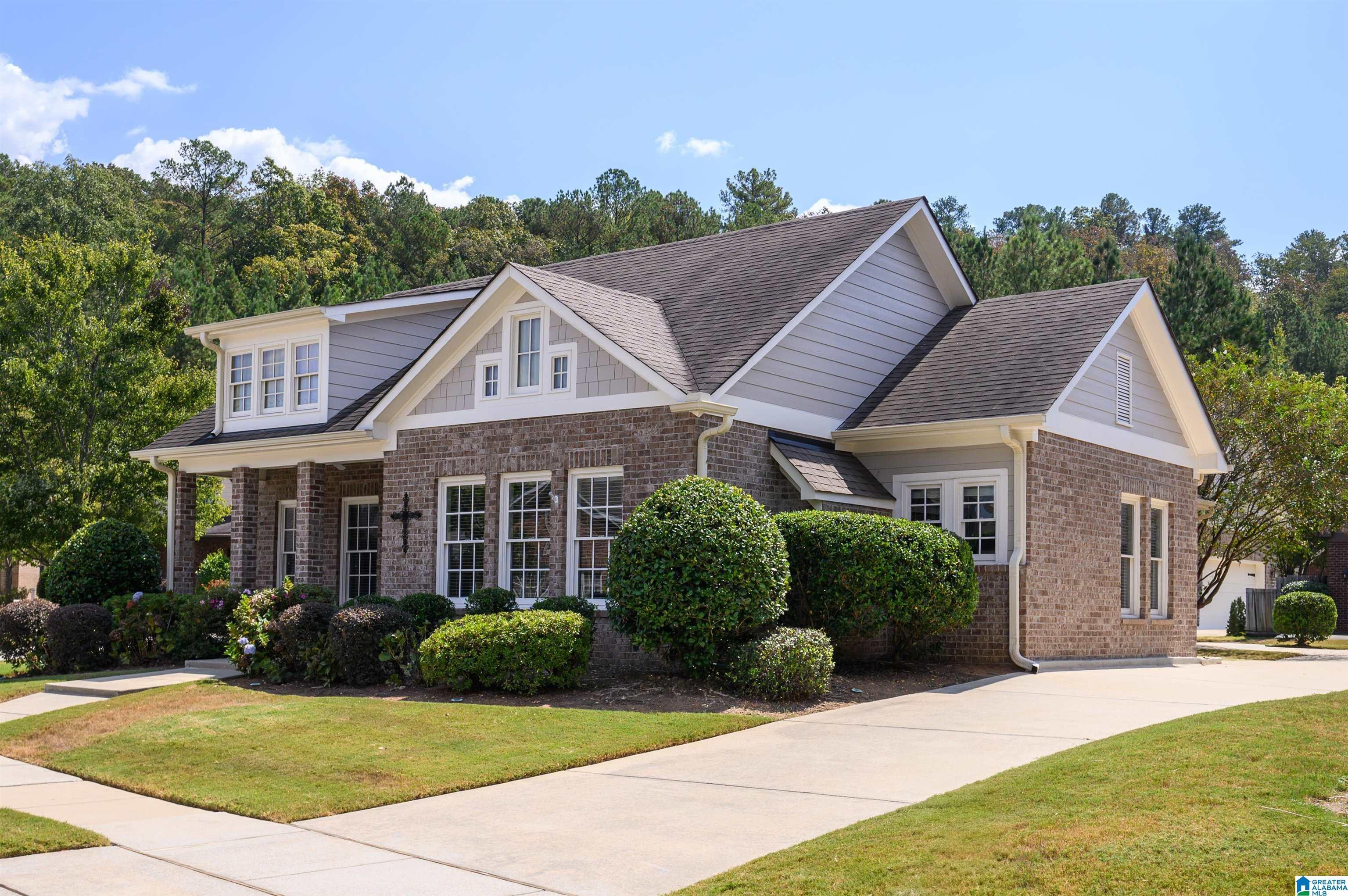 Image 2: Beautiful landscaping