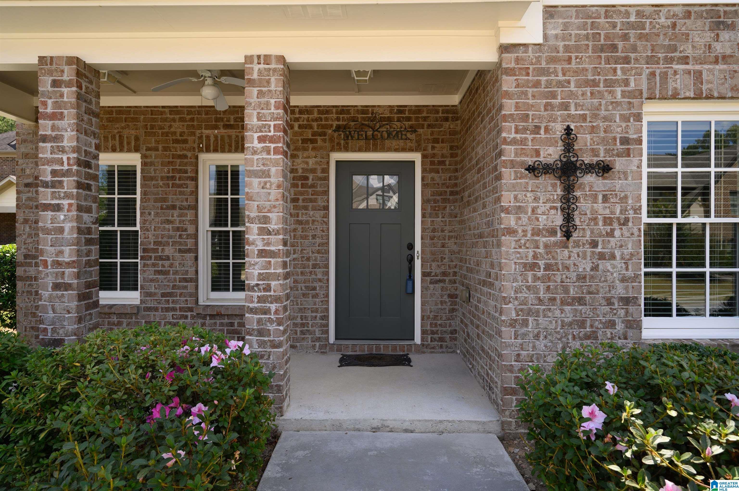 Image 3: Inviting front porch