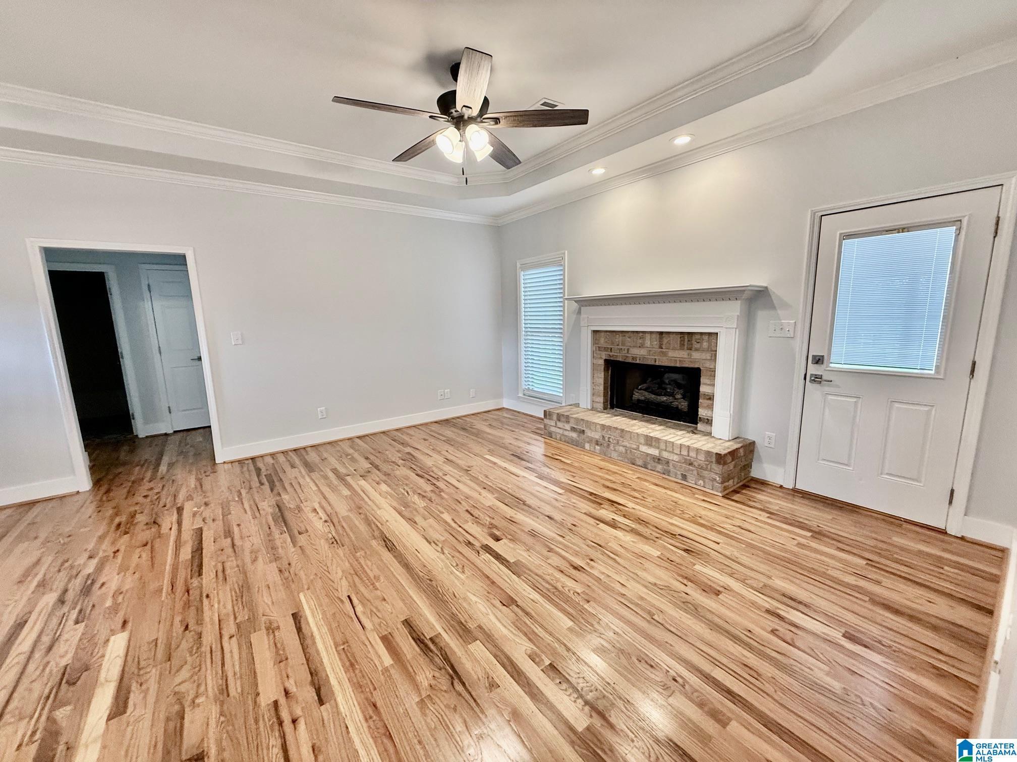 Image 4: Living Room
