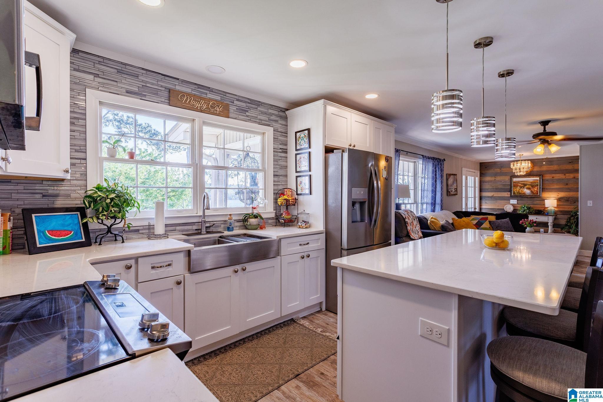 Image 3: Kitchen
