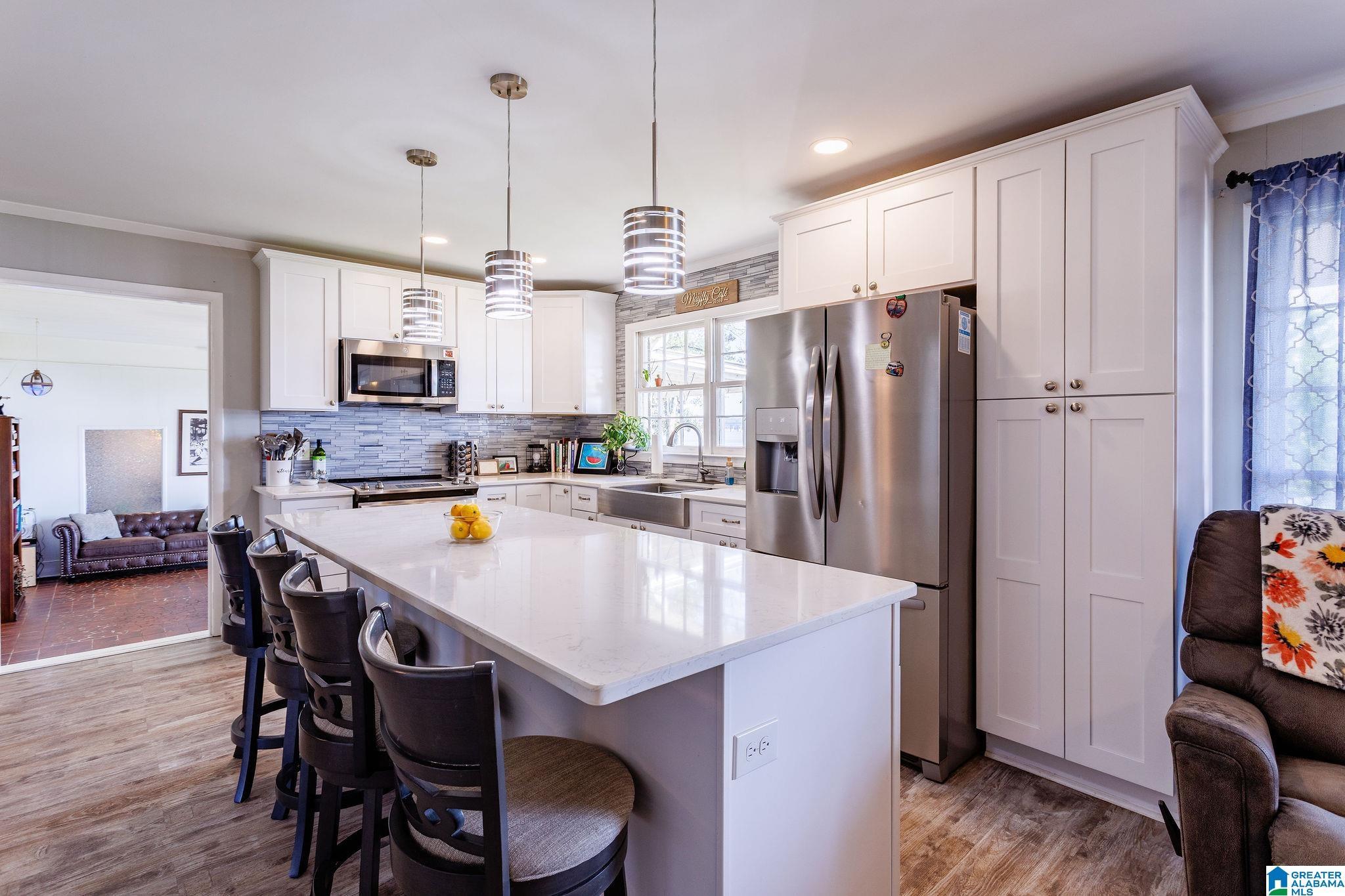 Image 4: Kitchen