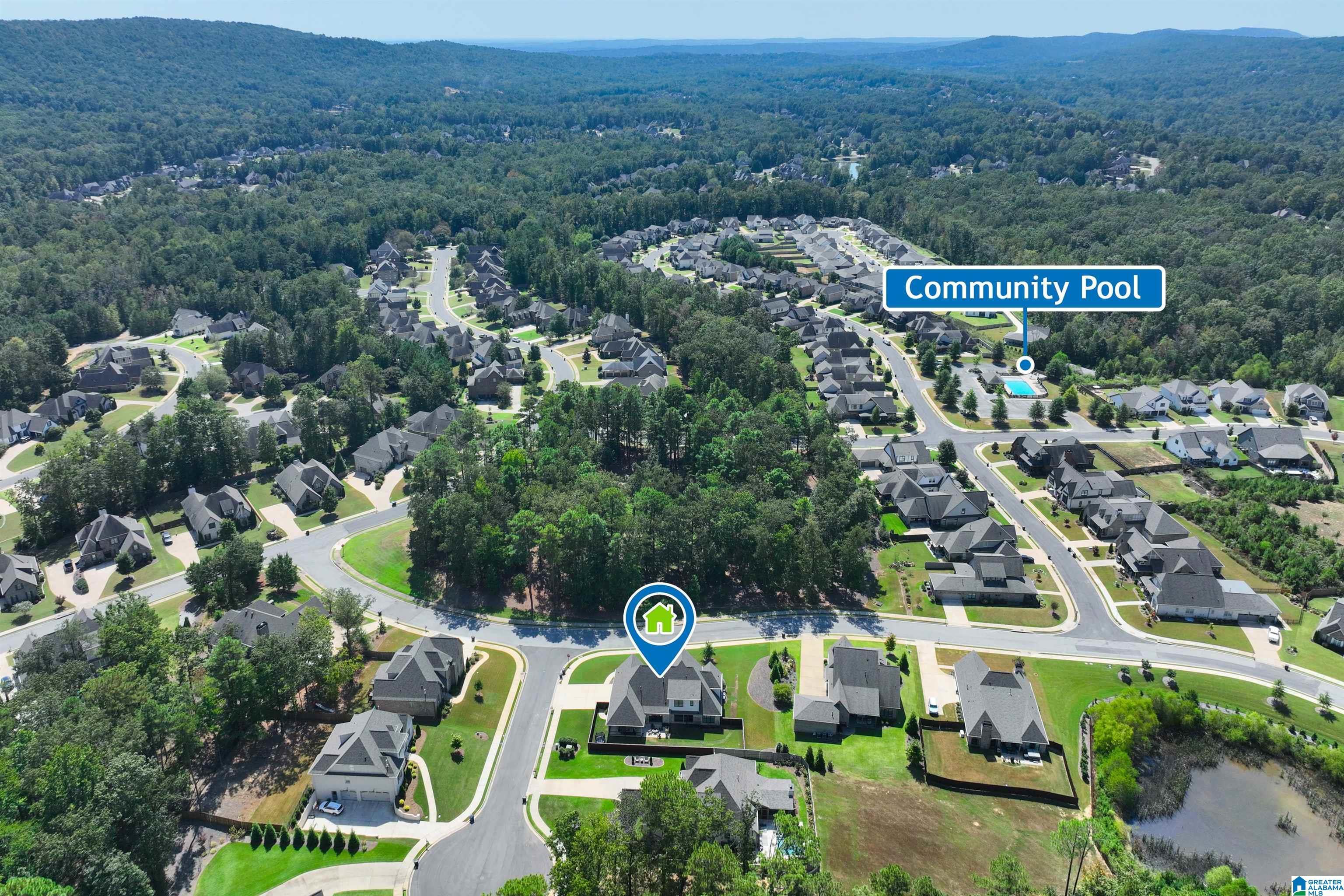 Image 3: PARK, TRAILS & POOL JUST STEPS FROM HOME!