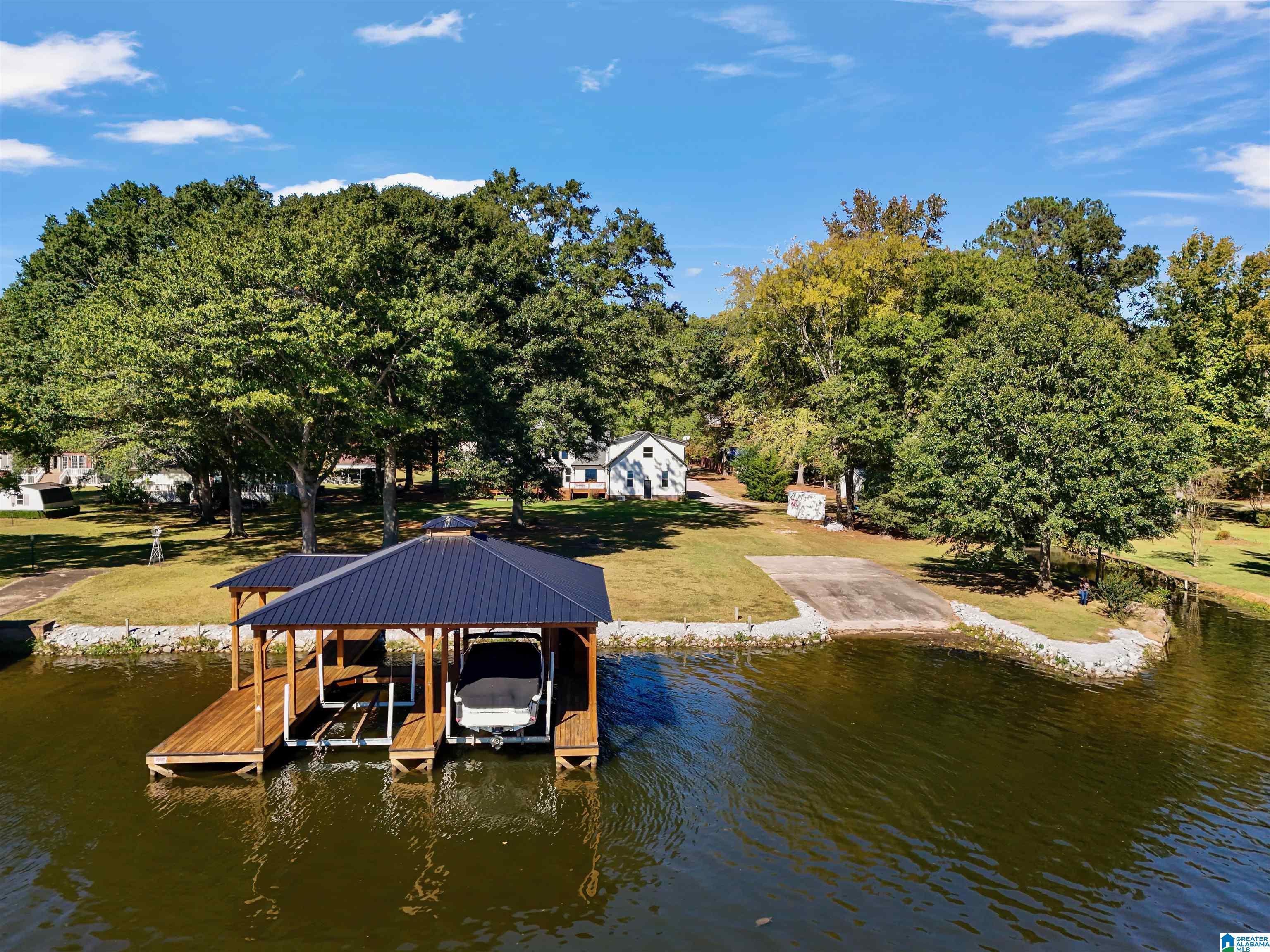 Image 3: Two stall boathouse with lifts.
