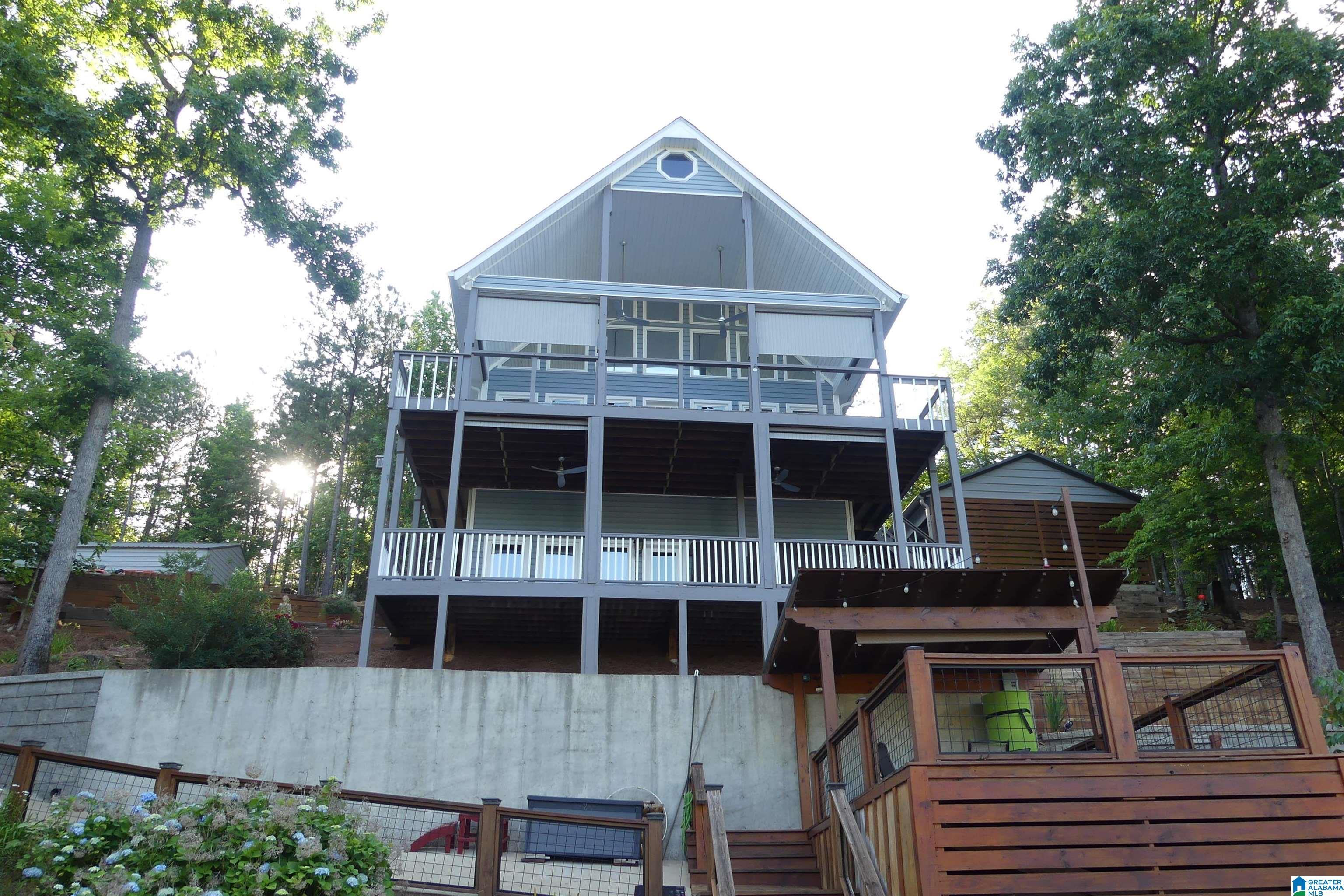 Image 1: GREAT HOME WITH YEAR ROUND WATER