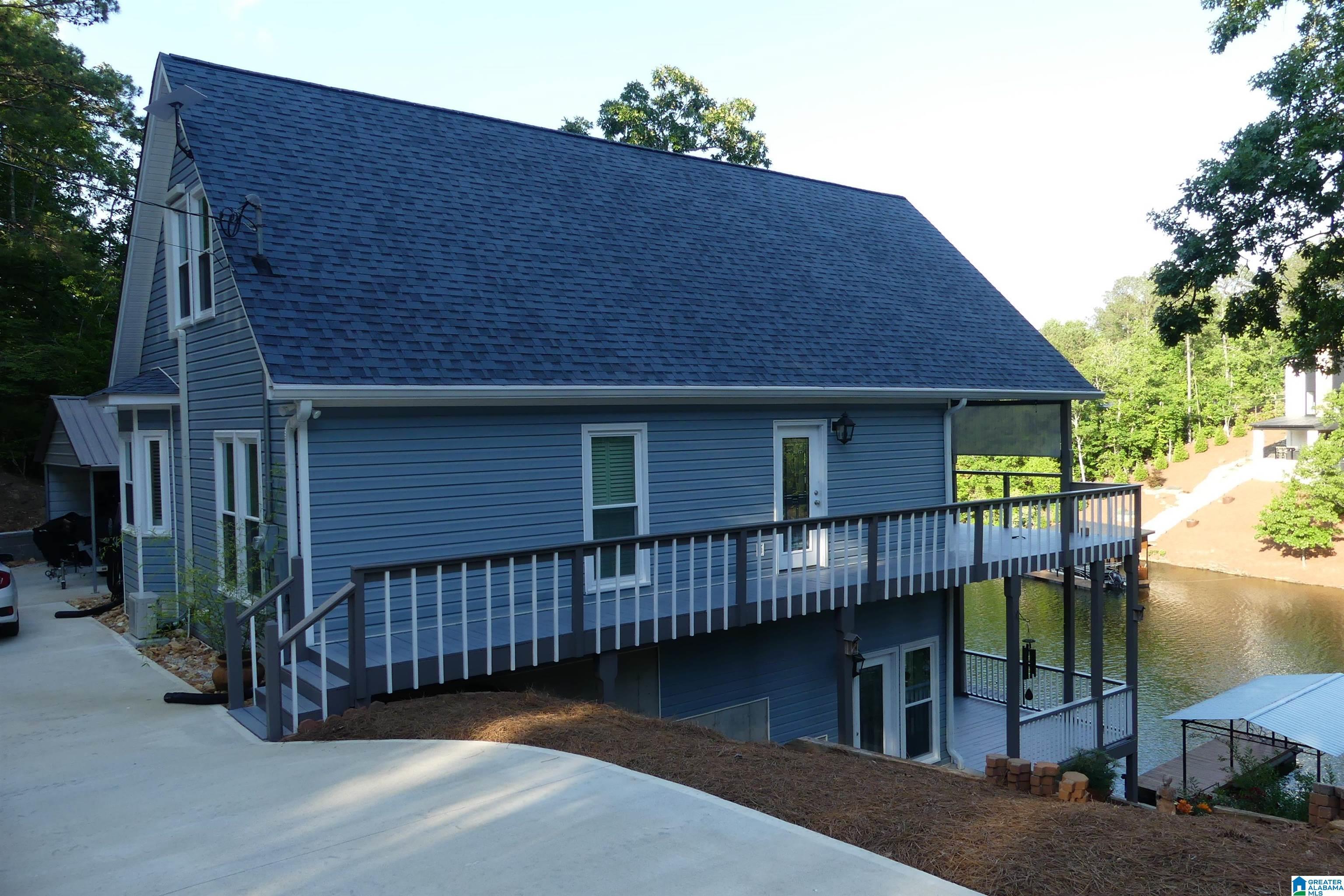 Image 2: SIDE VIEW OF HOME