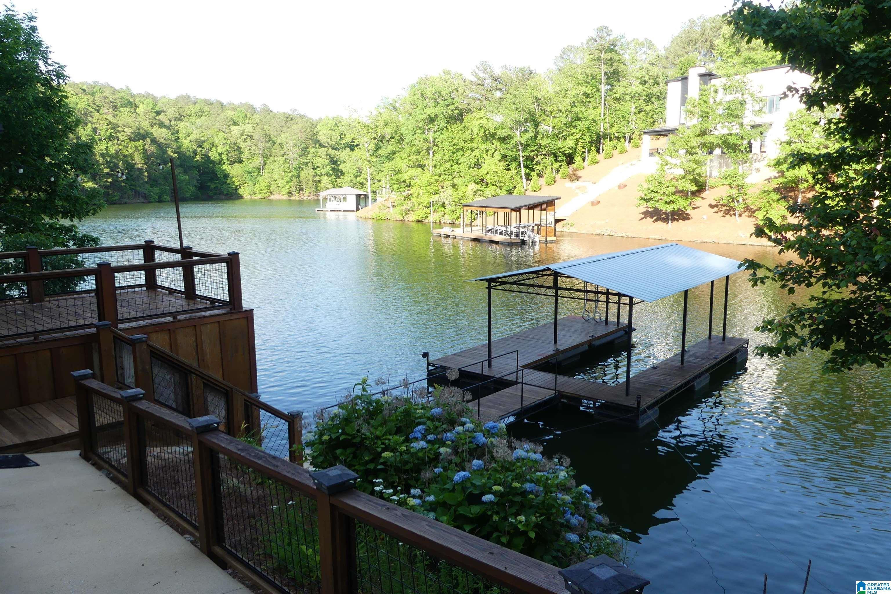 Image 3: FLOATING DOCK WITH DEEP YEAR ROUND WATER