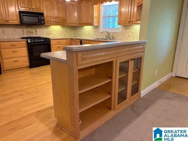Image 4: Kitchen