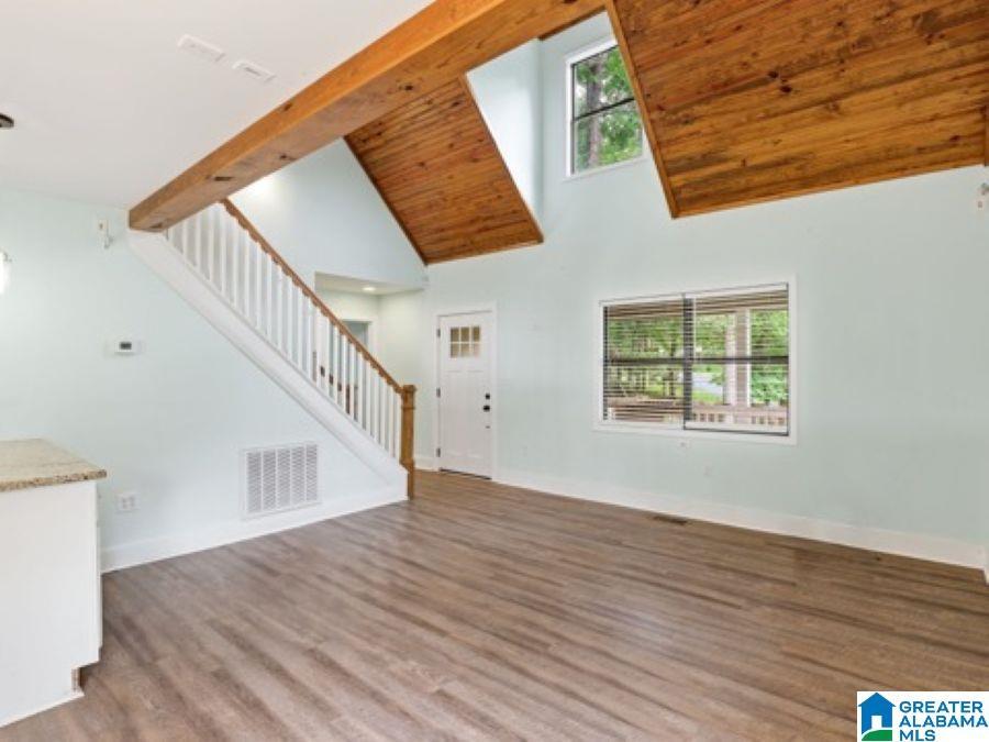 Image 3: Living Room