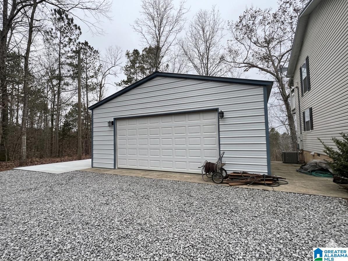 Image 2: Garage