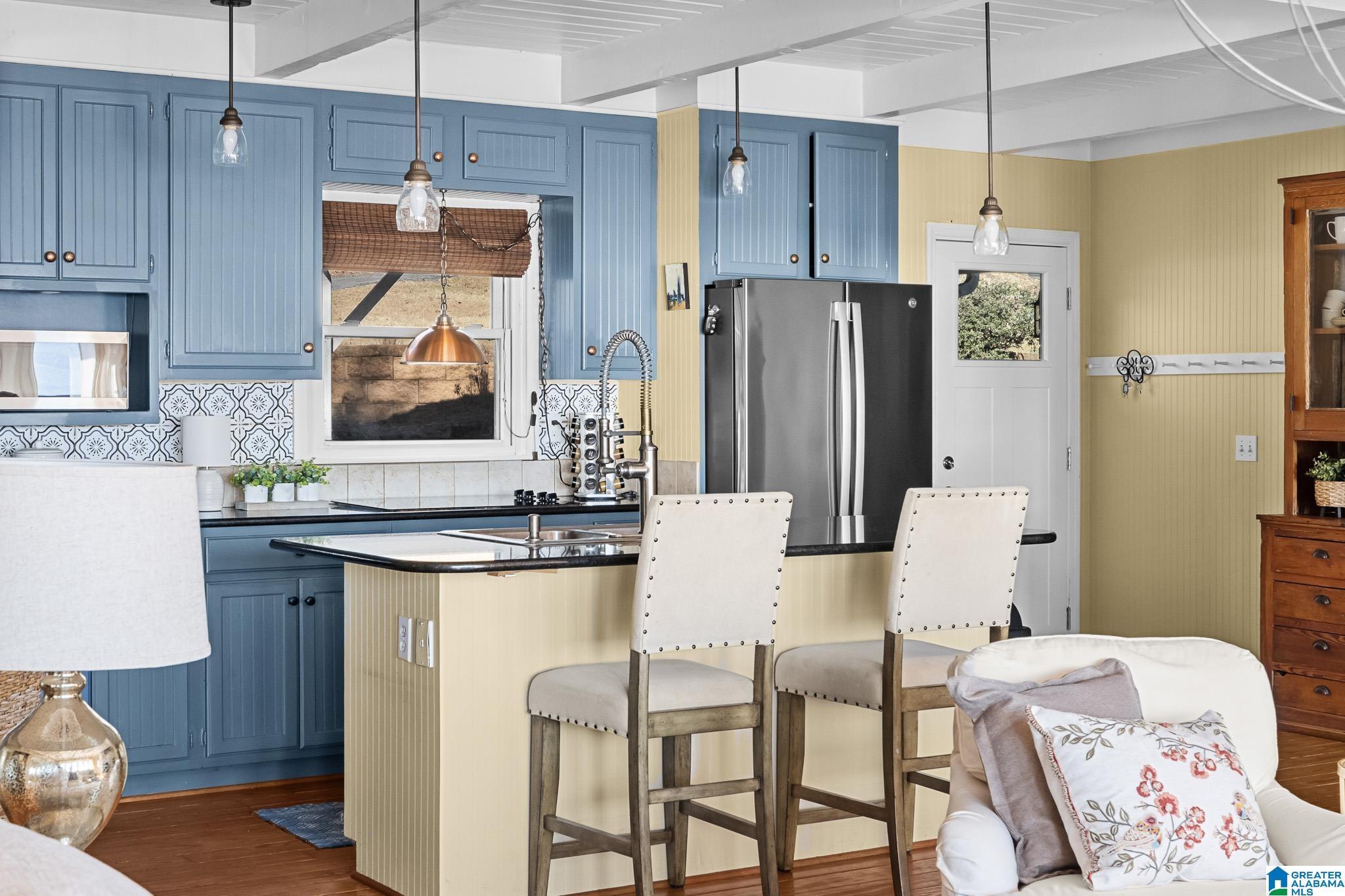 Image 3: Kitchen