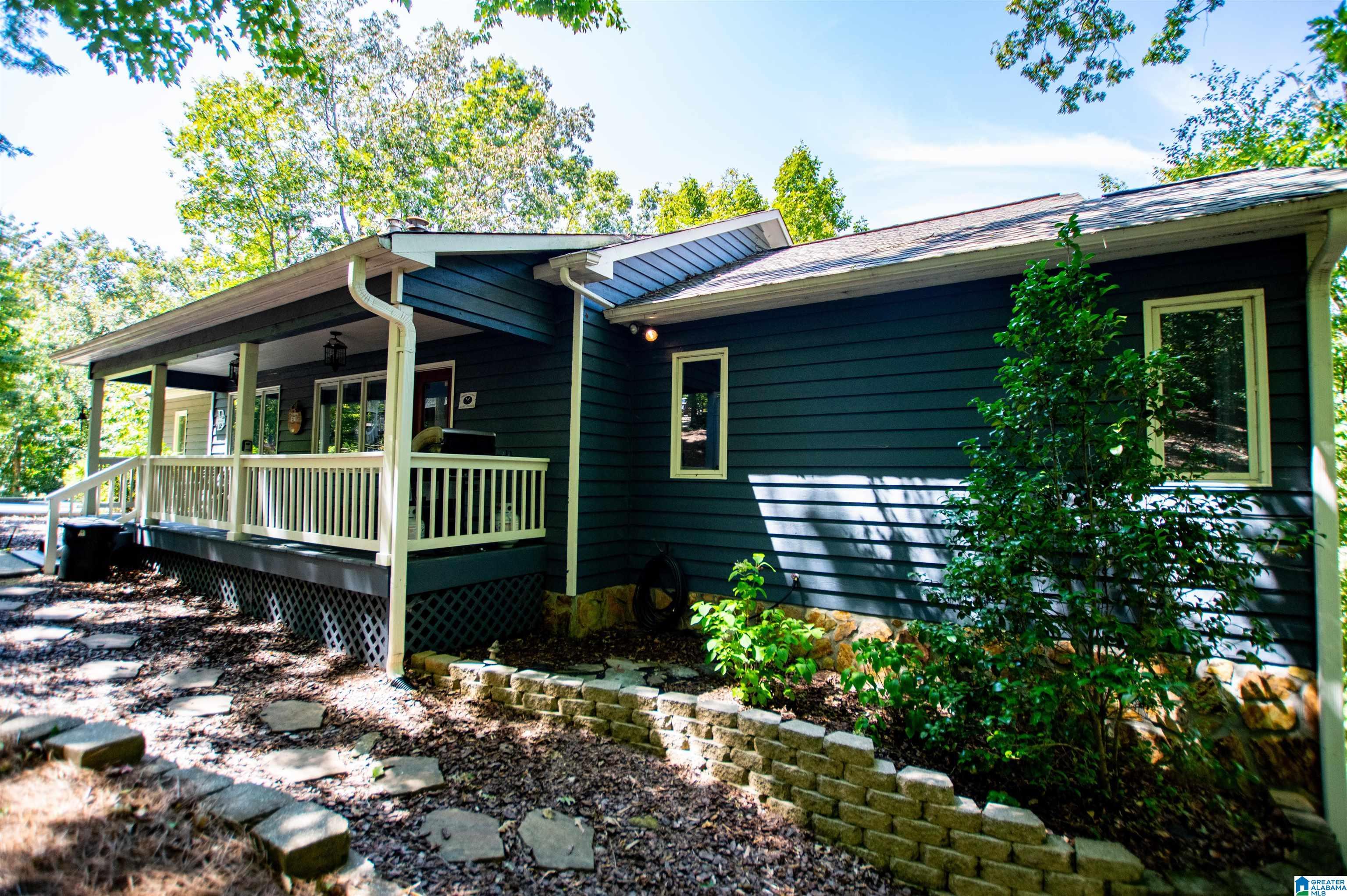 Image 2: COZY FRONT PORCH