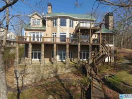 323 LAUREL WAY