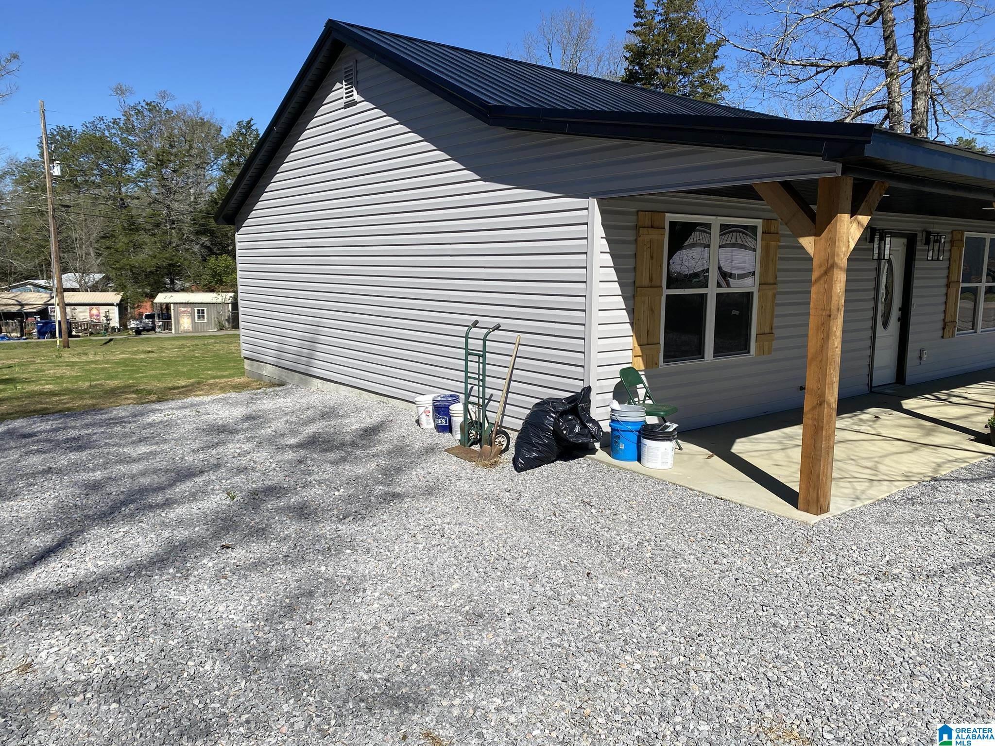 Image 4: Side Of Structure