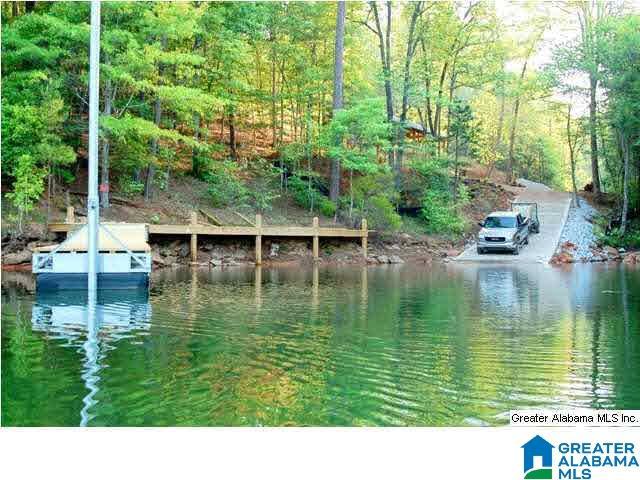 Image 4: COMMUNITY BOAT DOCKS