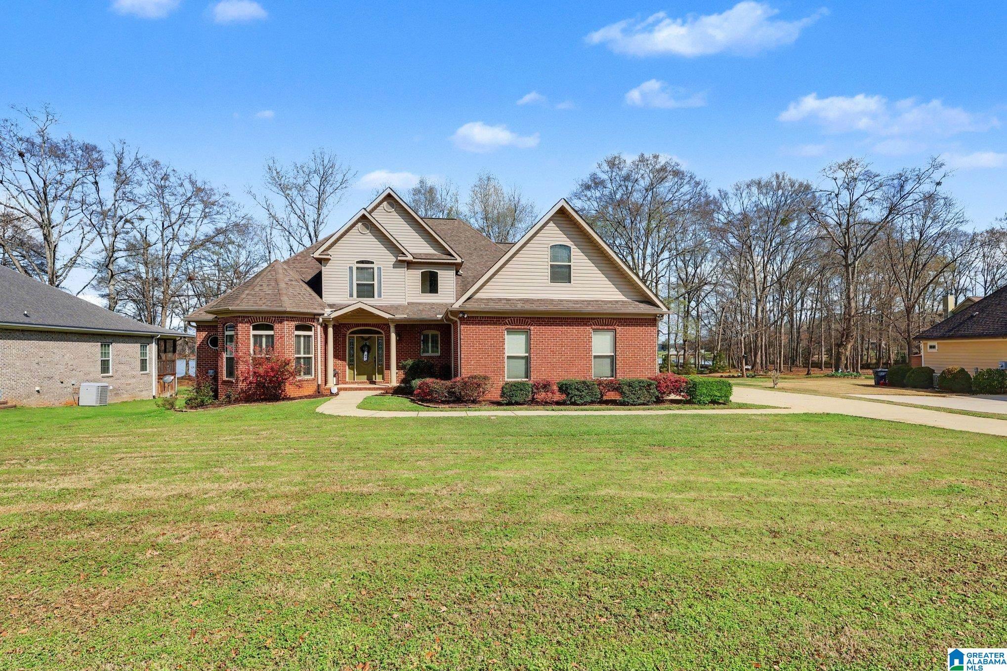 Image 4: 5 bedrooms, 2.5 baths