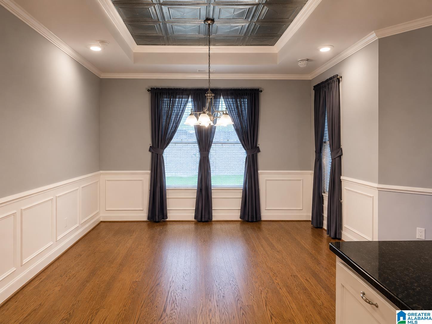 Image 4: Dining Area