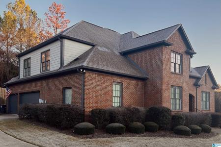 1098 LAKE CREST DRIVE