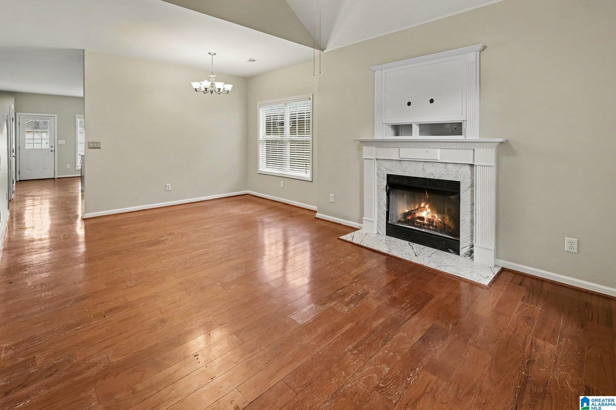 Image 3: Living Room