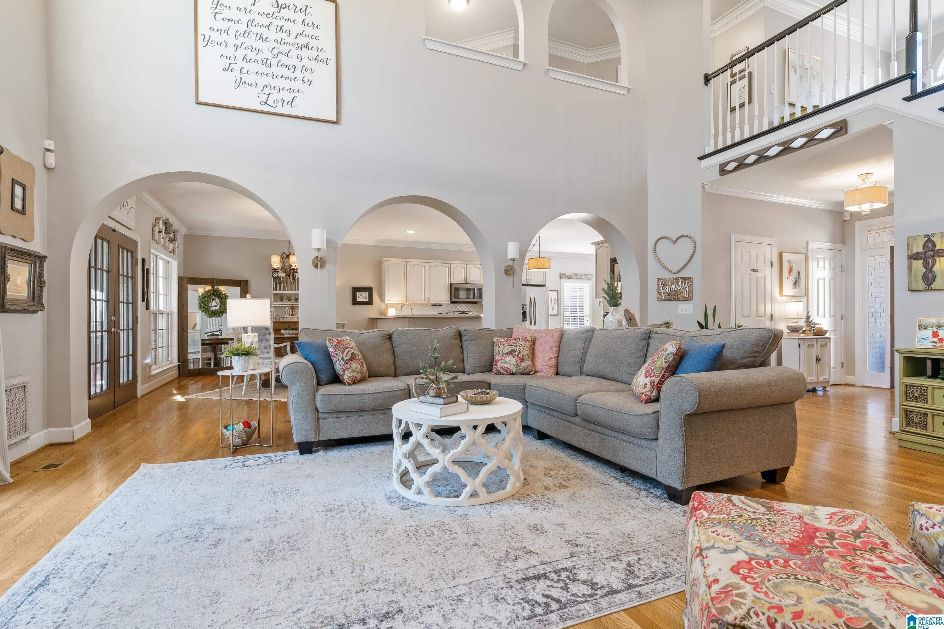 Image 4: Living room