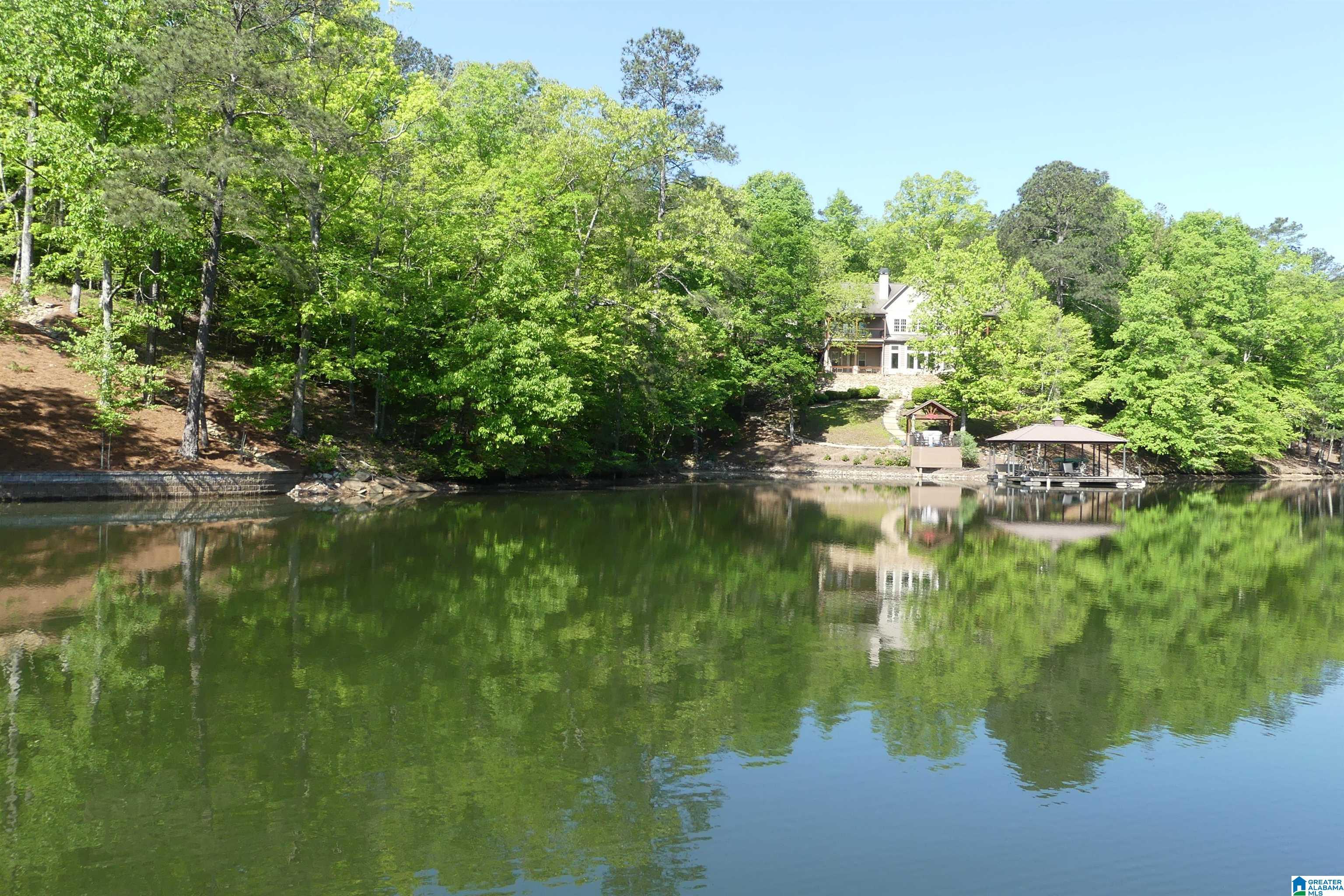 Image 2: LARGE PROTECTED COVE