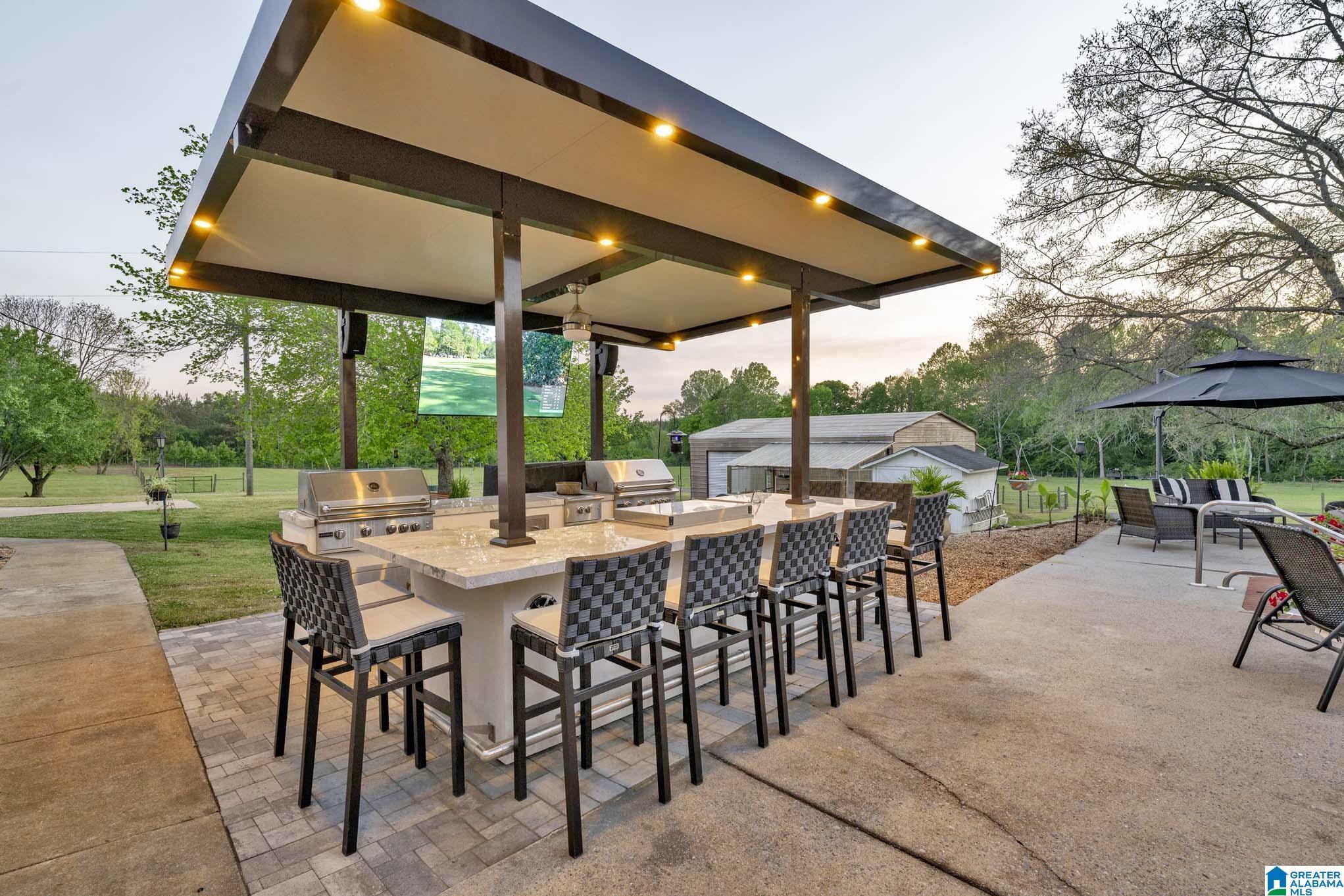 Image 4: Patio