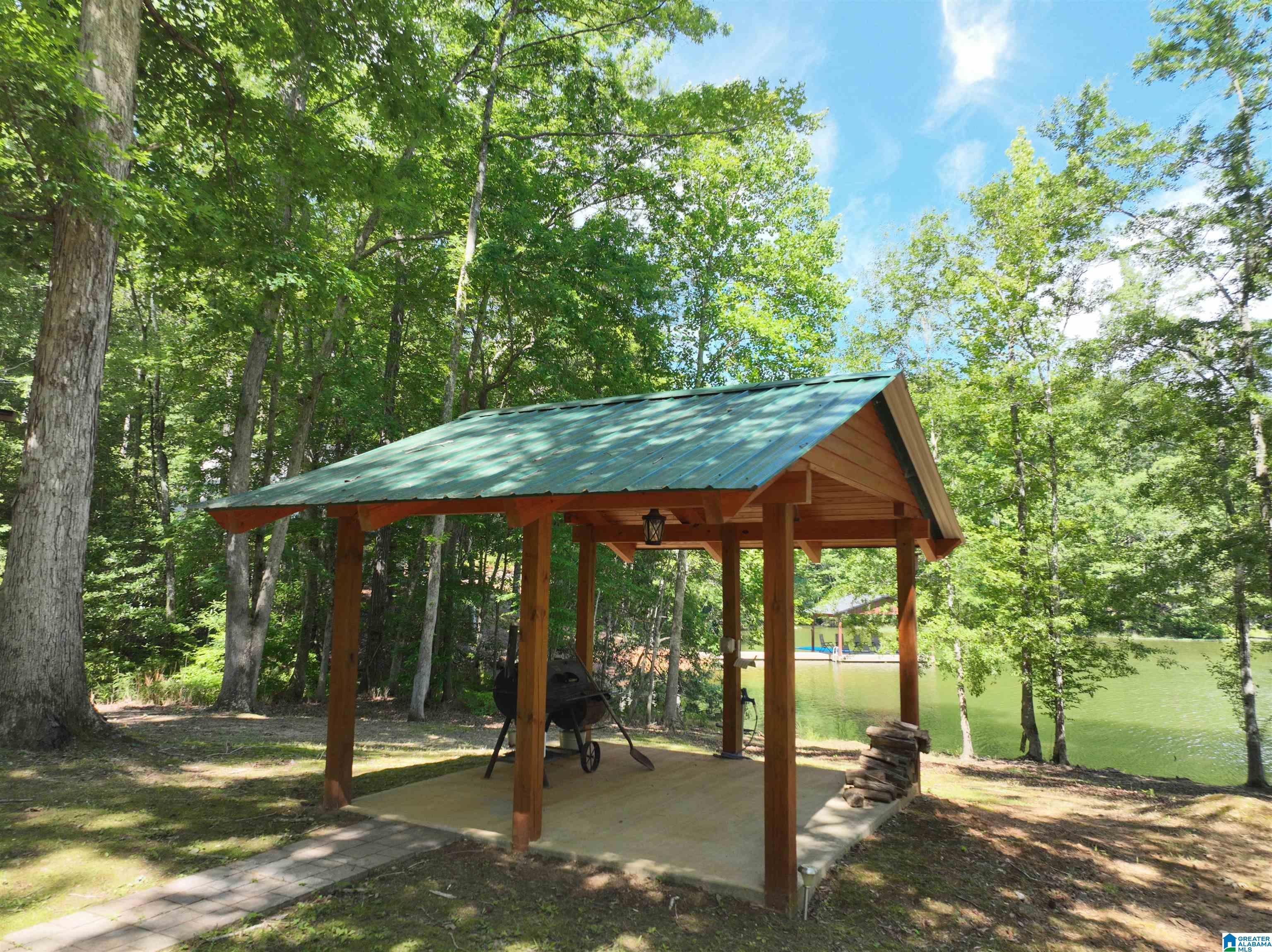 Image 4: BBQ Area