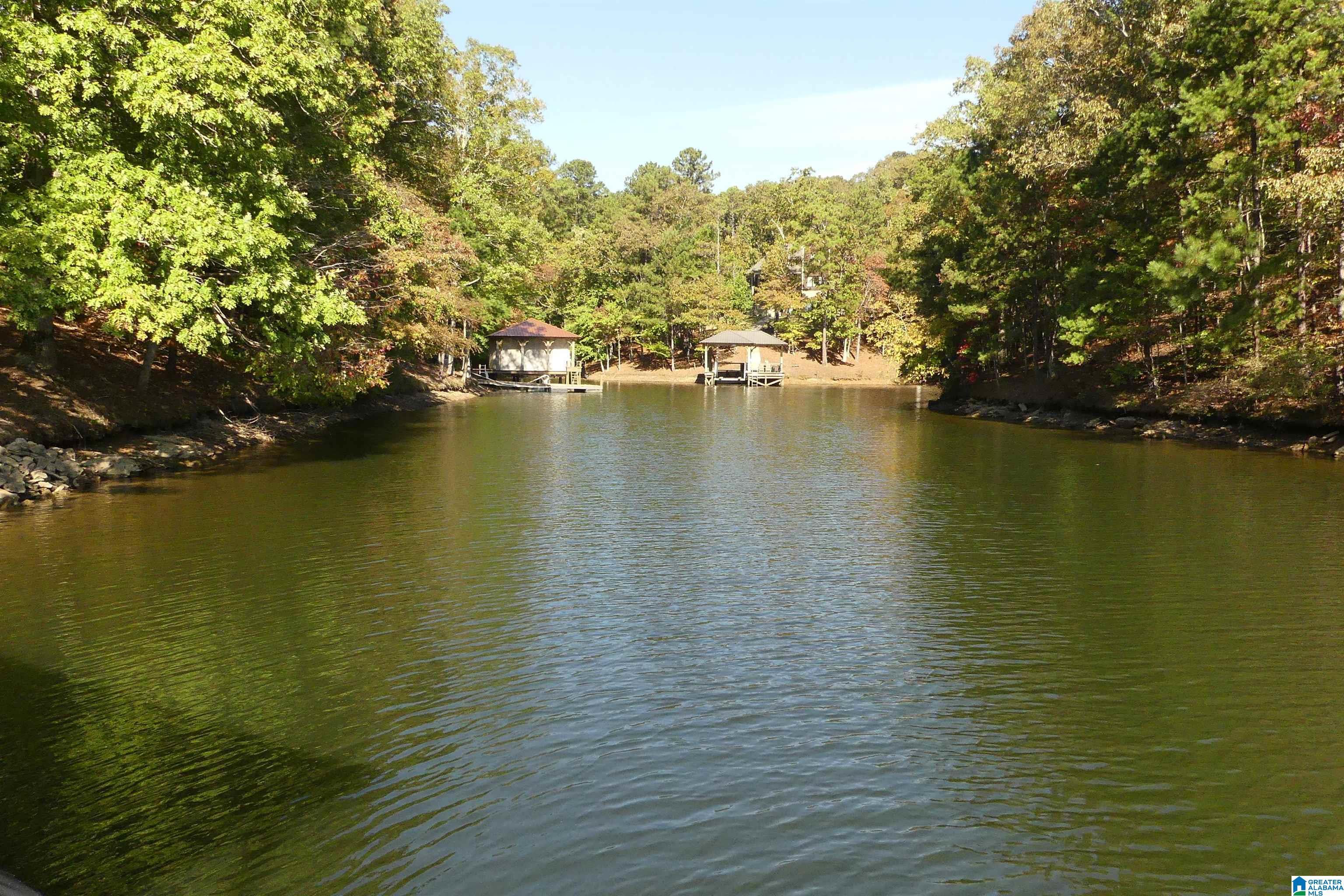 Image 3: LARGE PROTECTED COVE