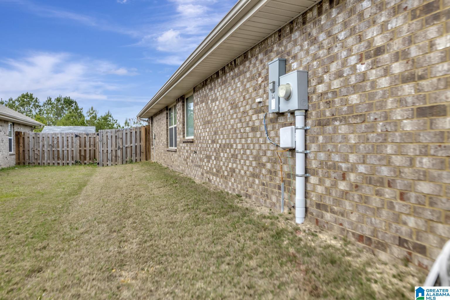 Image 3: Side Of Structure