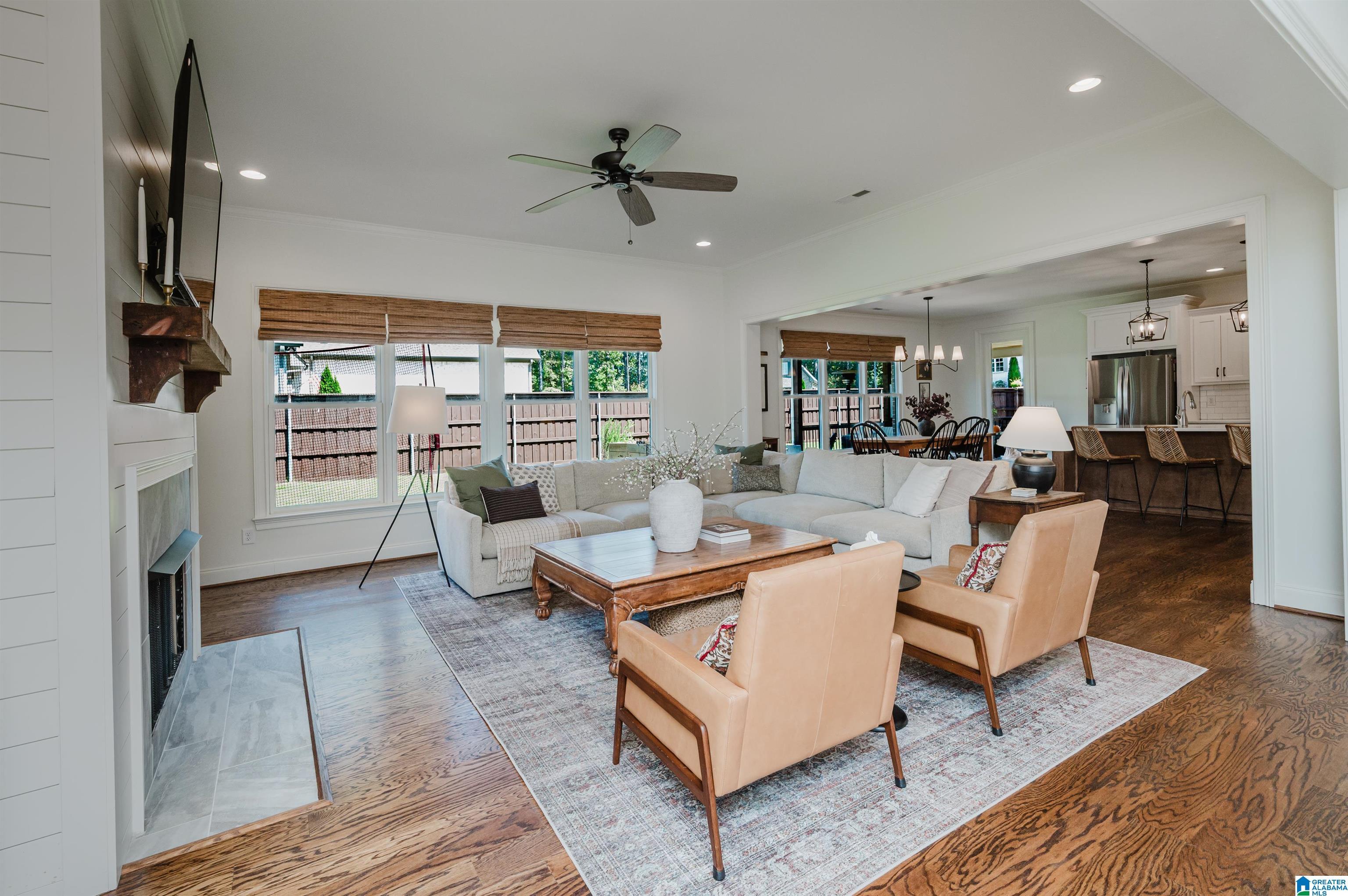 Image 2: EXPANSIVE OPEN FLOOR PLAN