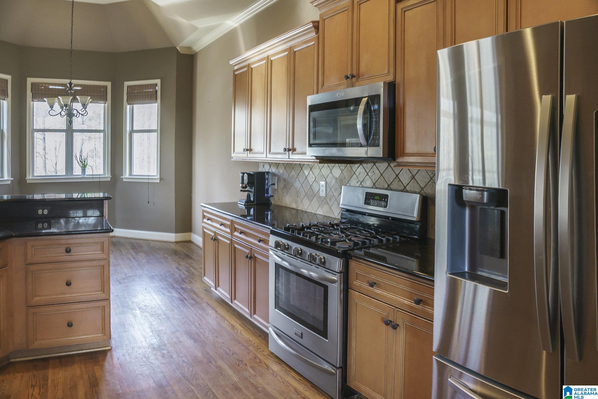 Image 4: Kitchen