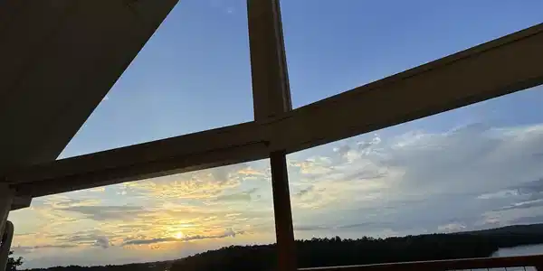 Image 2: BEST VIEWS ON THE LAKE!