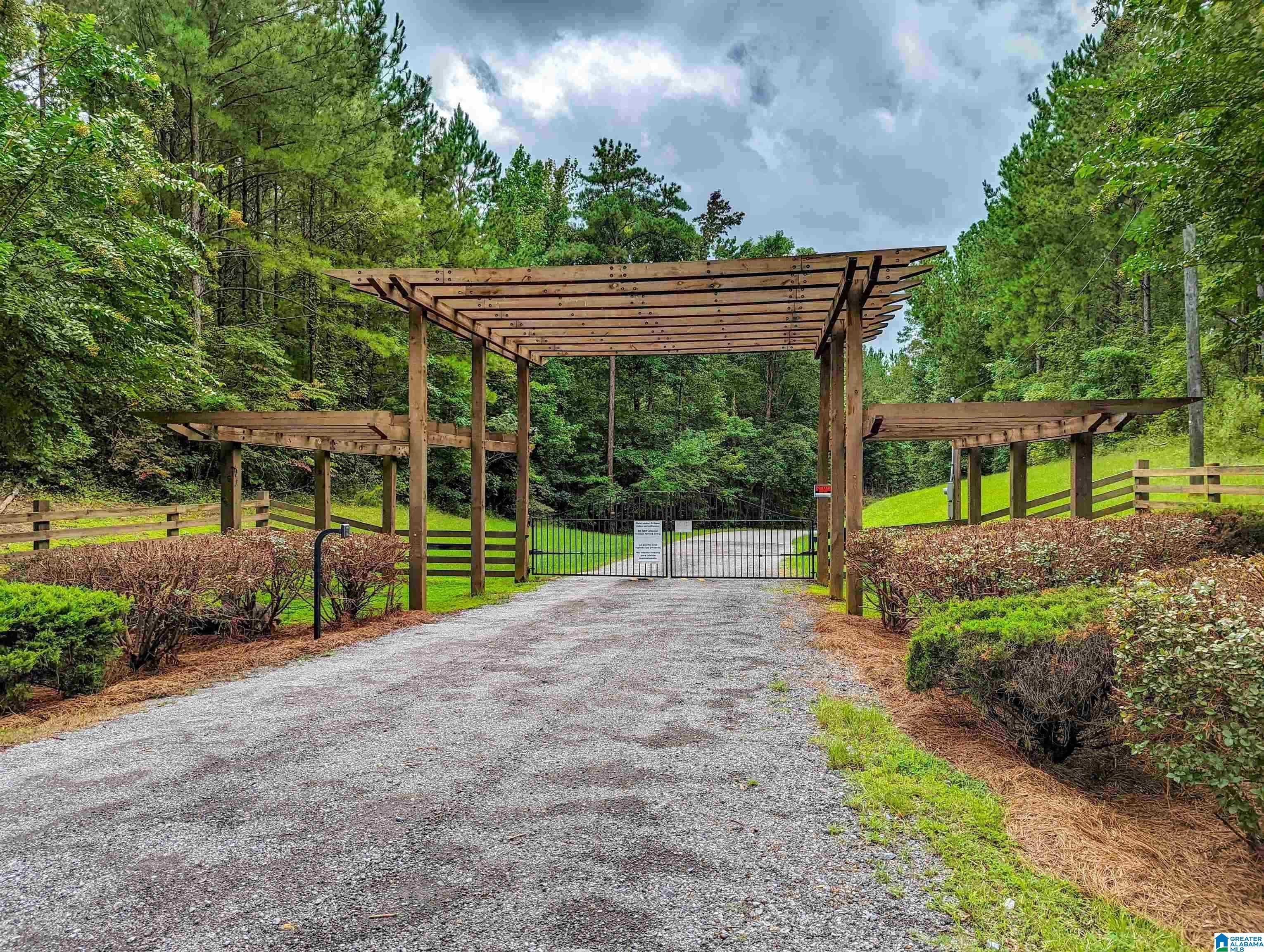 Image 2: Gated entrance in neighborhood