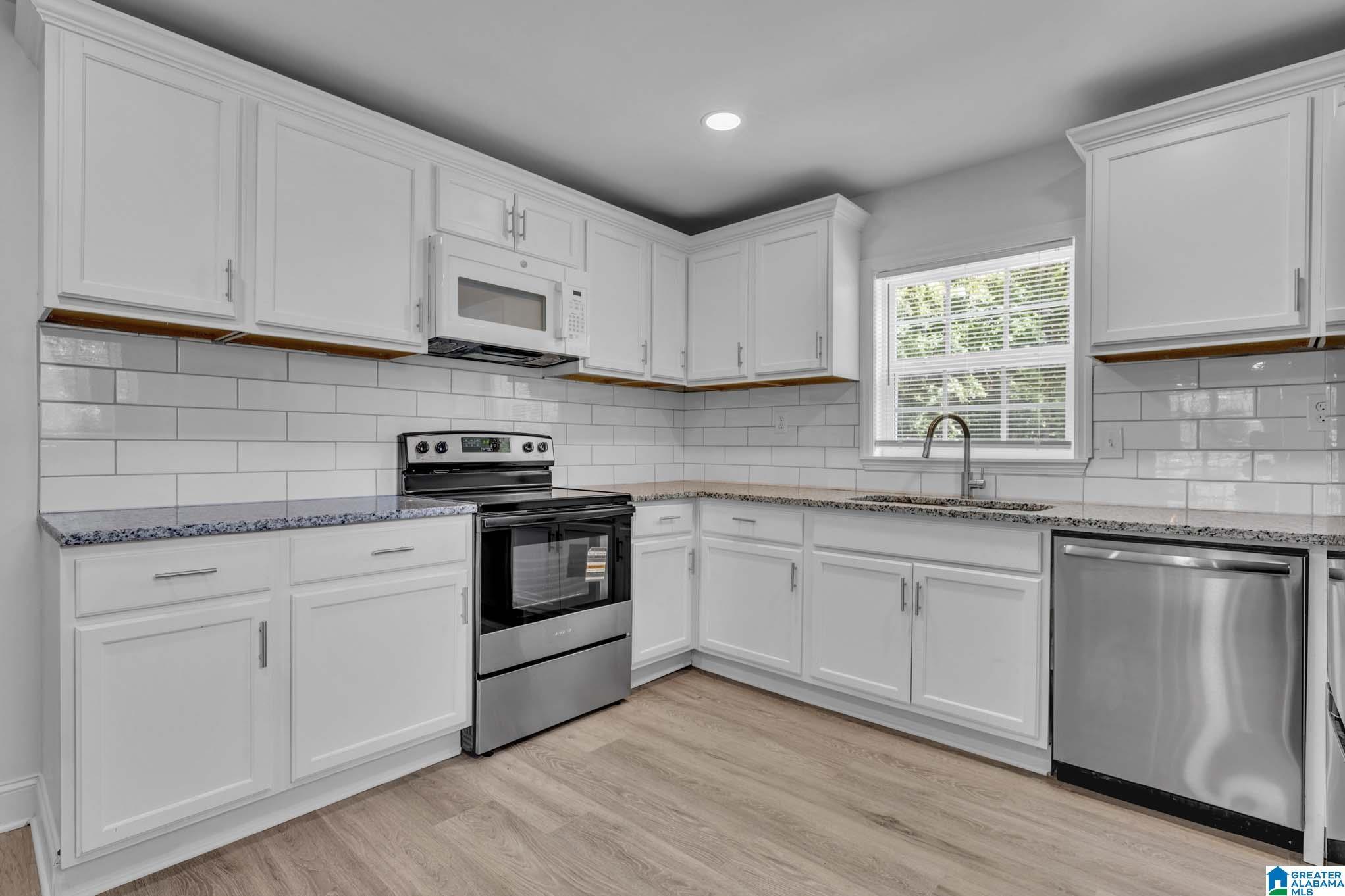 Image 2: Kitchen