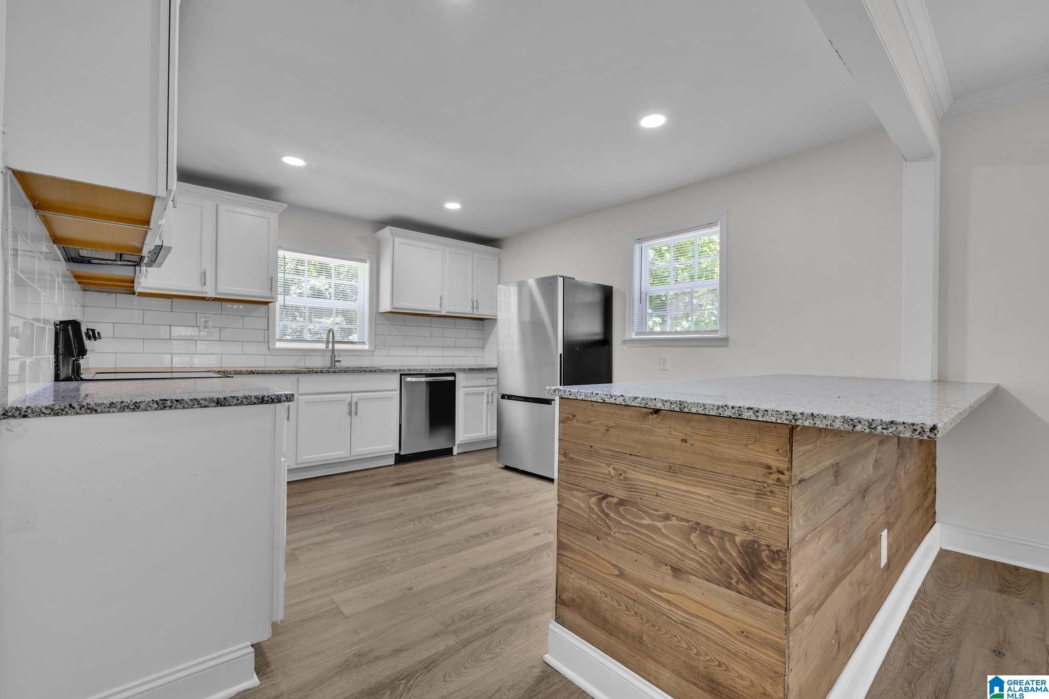 Image 3: Kitchen