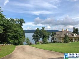 945 MENOMINEE RD