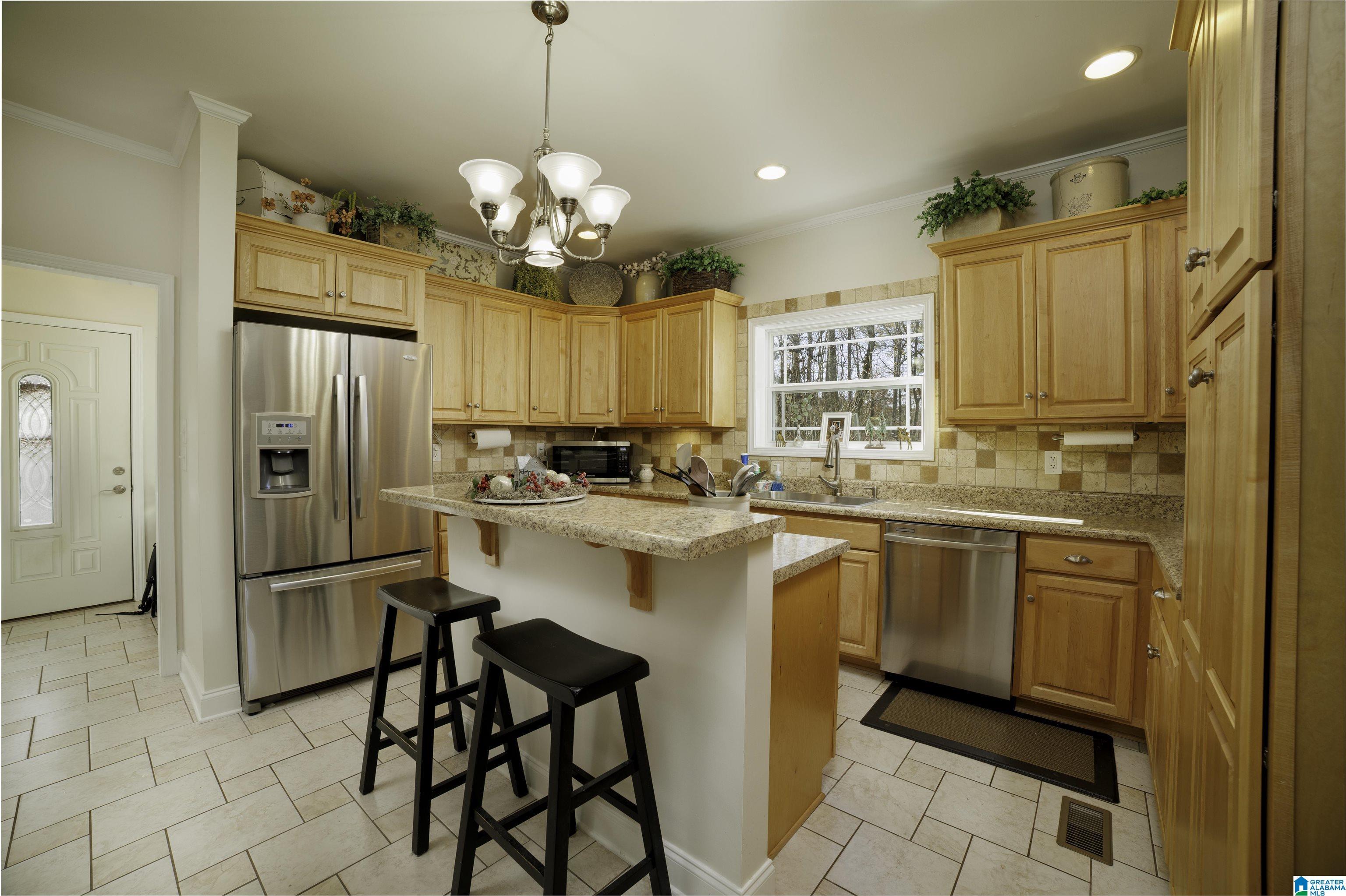 Image 3: Kitchen